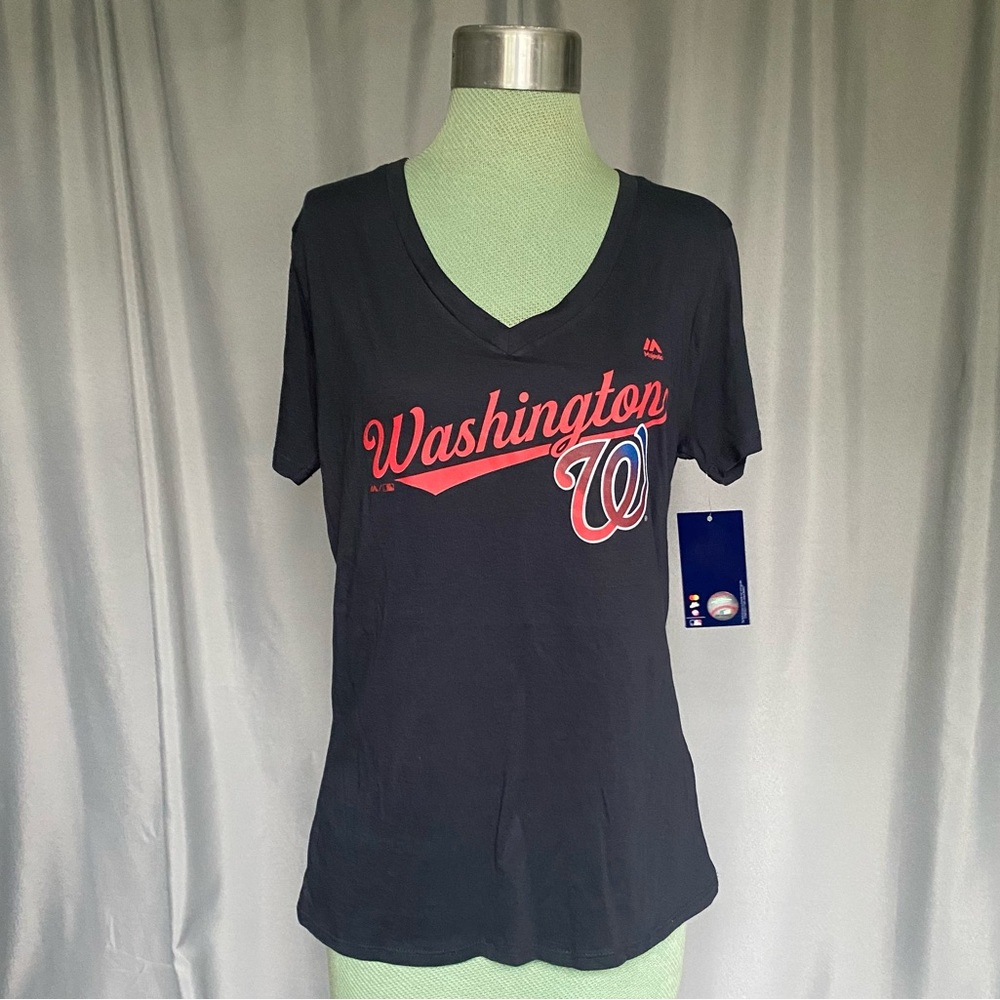 NWT Majestic Washington Nationals V-neck T-shirt, Size Medium